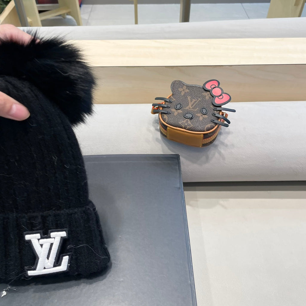 LOUIS VUITTON KNITTED BEANIE HAT IN BLACK WOOL 413369