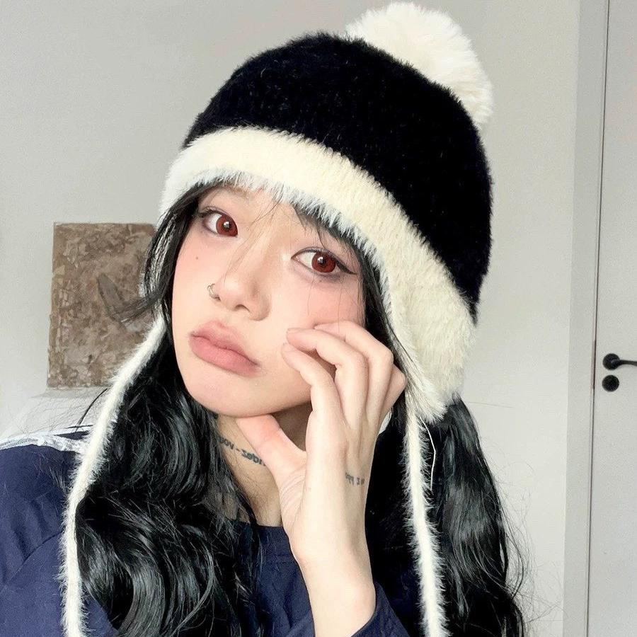 CHANEL KNIT HAT IN BLACK MIX WHITE WOOL 426270
