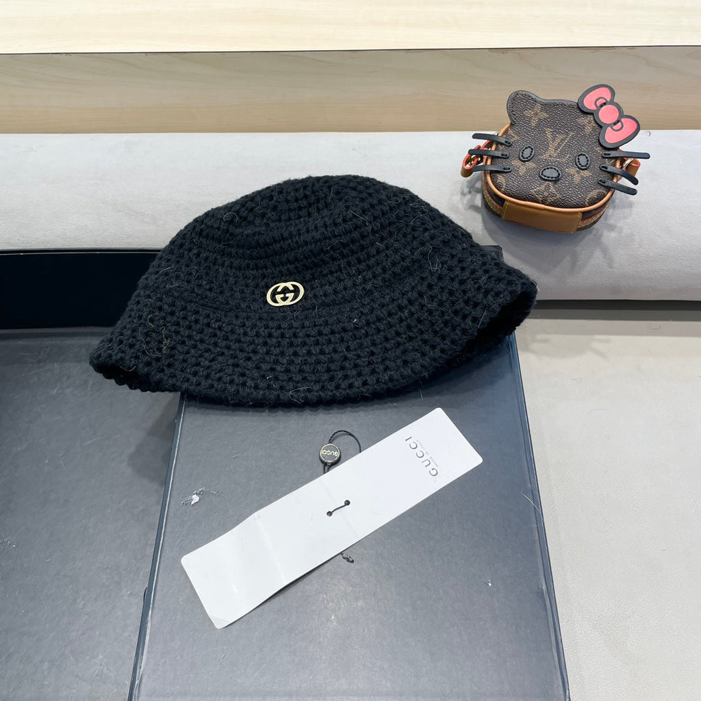 GUCCI KNITTED BUCKET HAT IN BLACK WOOL 413395