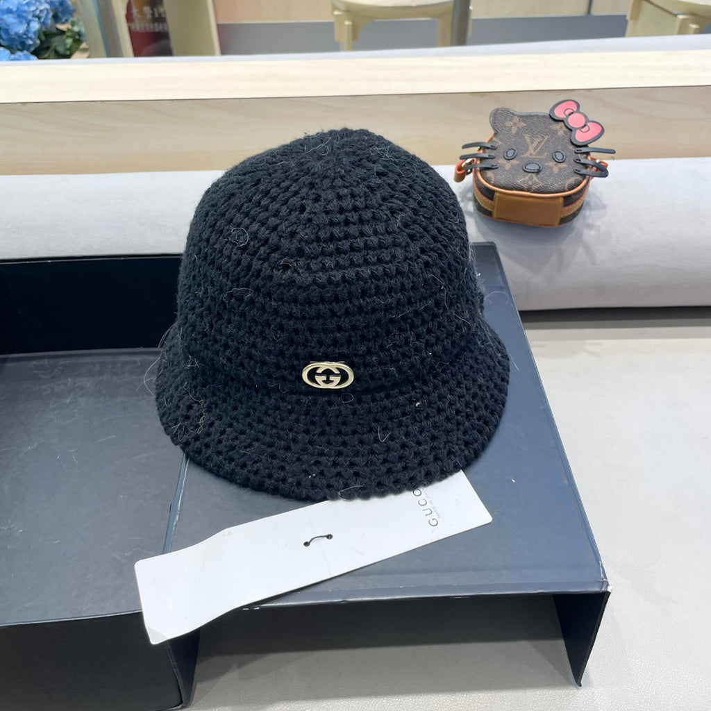 GUCCI KNITTED BUCKET HAT IN BLACK WOOL 413395