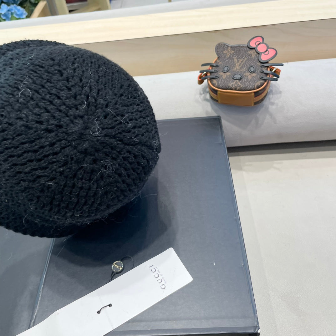 GUCCI KNITTED BUCKET HAT IN BLACK WOOL 413395