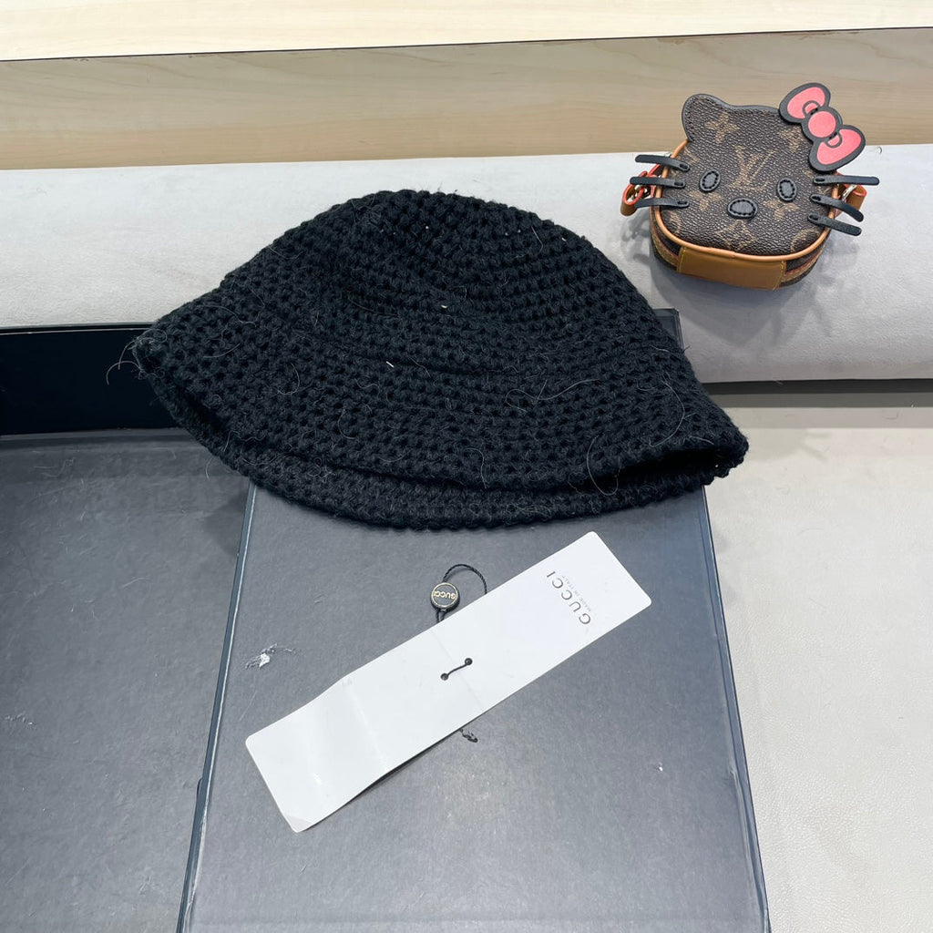 GUCCI KNITTED BUCKET HAT IN BLACK WOOL 413395