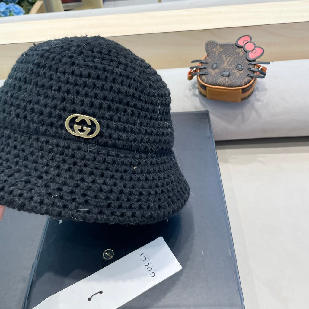 GUCCI KNITTED BUCKET HAT IN BLACK WOOL 413395