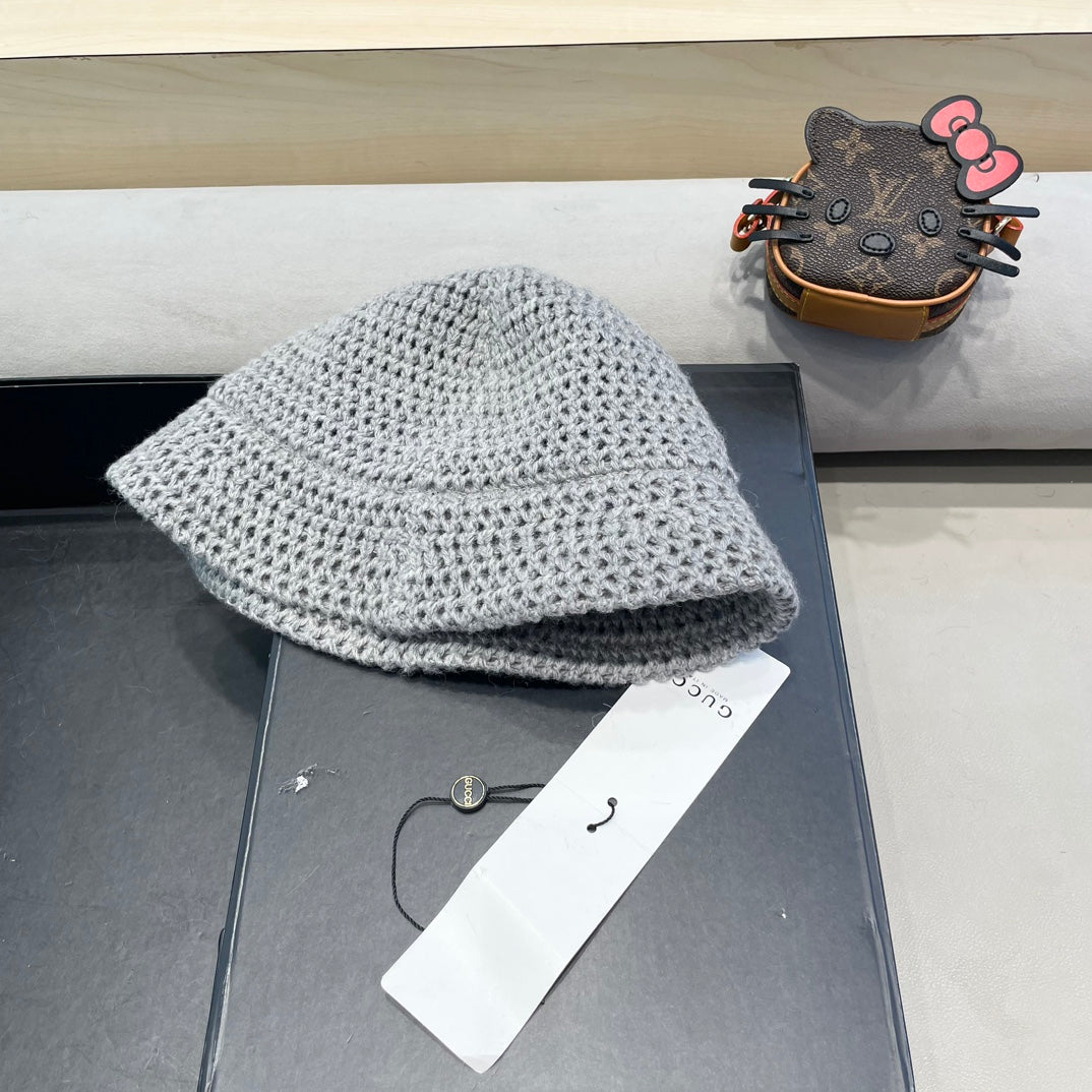 GUCCI KNITTED BUCKET HAT IN STEEL GRAY WOOL 413396