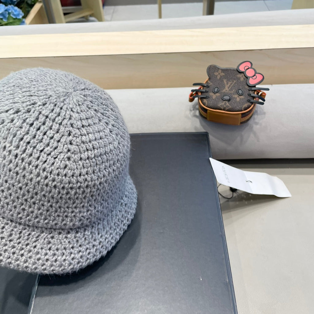 GUCCI KNITTED BUCKET HAT IN STEEL GRAY WOOL 413396
