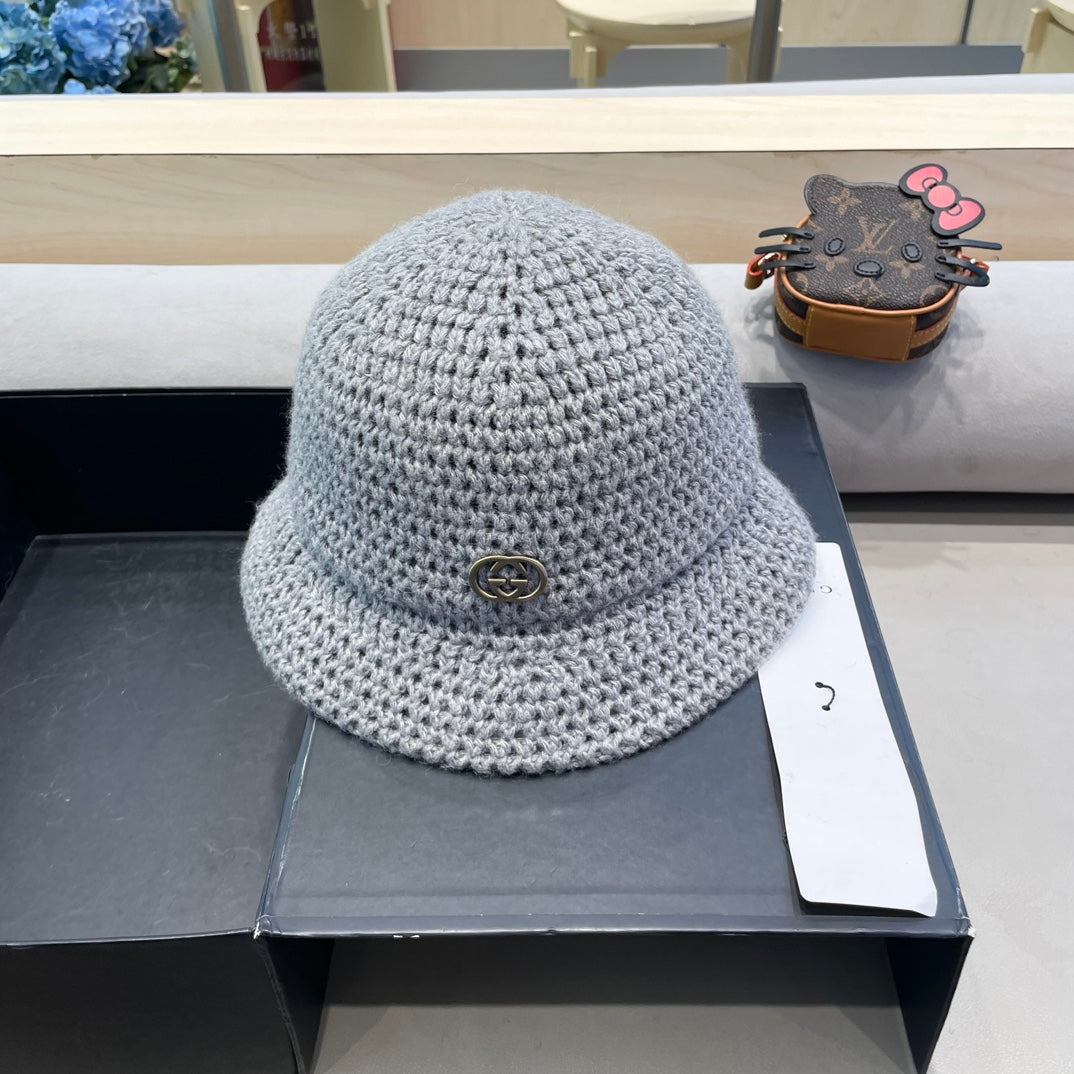 GUCCI KNITTED BUCKET HAT IN STEEL GRAY WOOL 413396