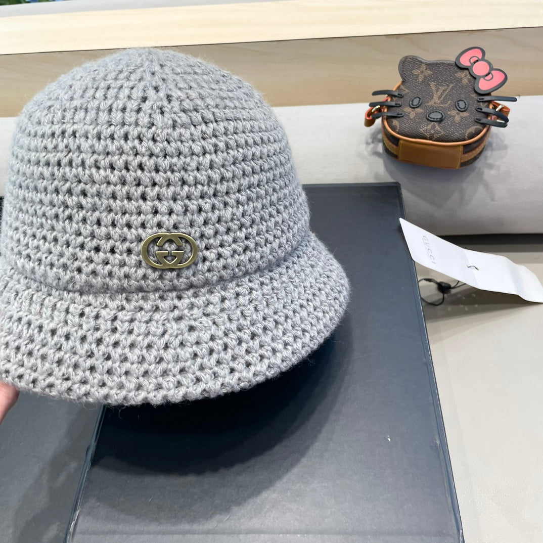 GUCCI KNITTED BUCKET HAT IN STEEL GRAY WOOL 413396