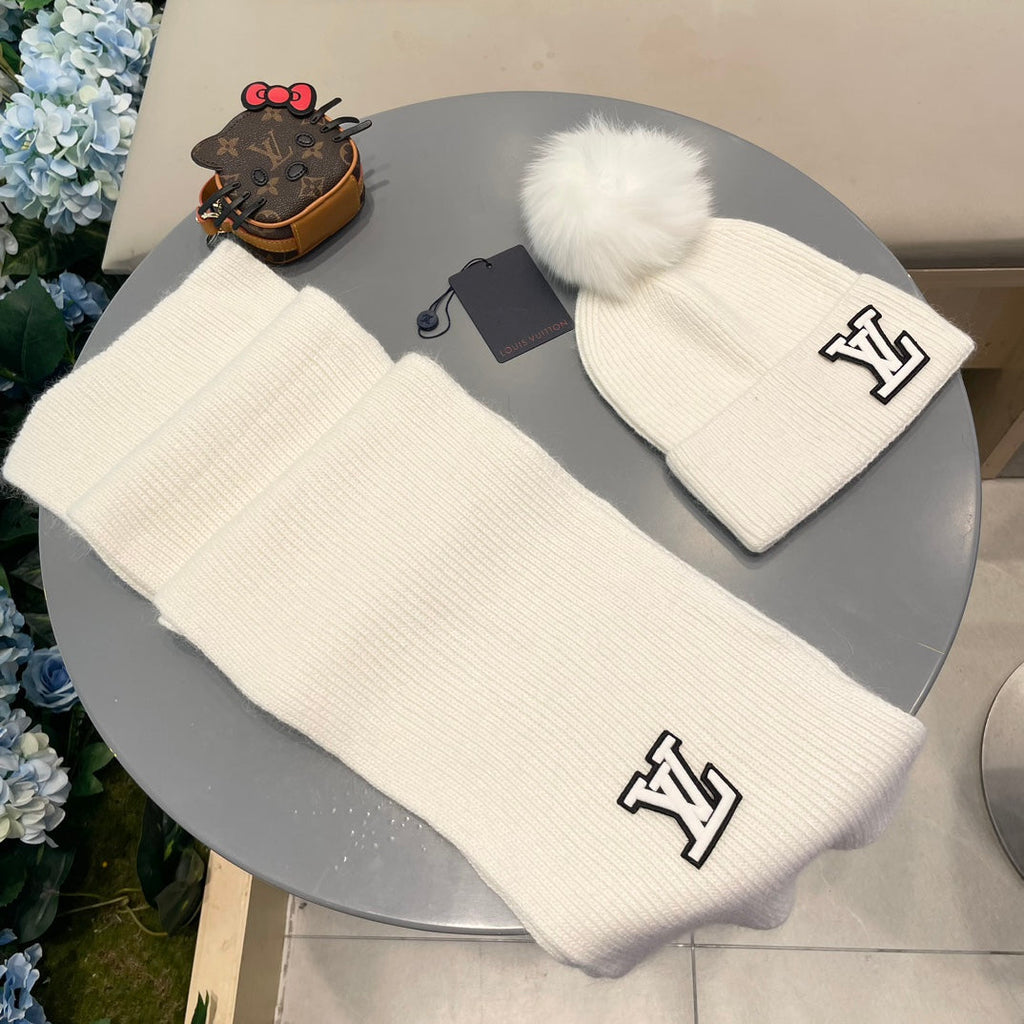 LOUIS VUITTON SET SCARF AND HAT IN WHITE WOOL AND FOX FUR 414791