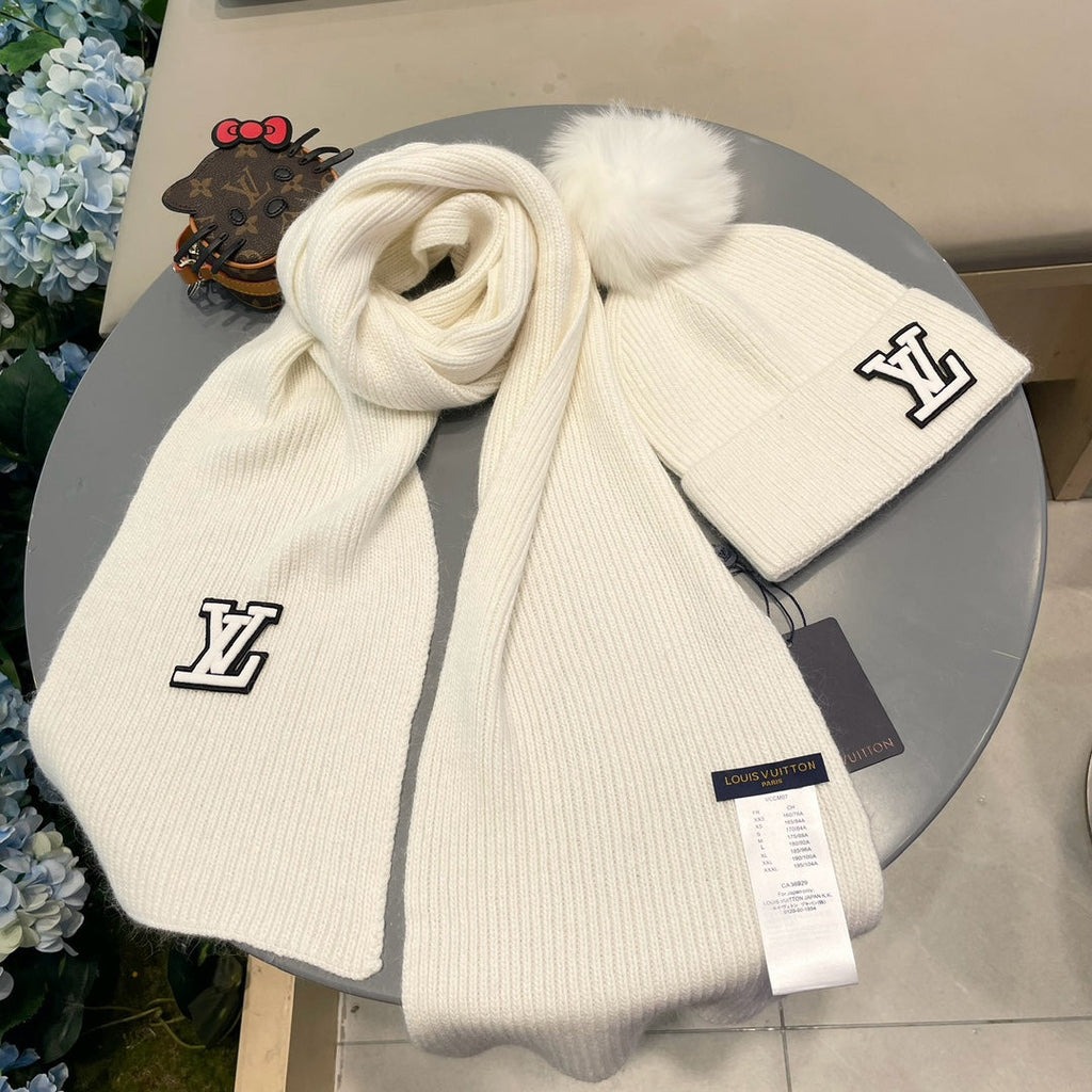 LOUIS VUITTON SET SCARF AND HAT IN WHITE WOOL AND FOX FUR 414791