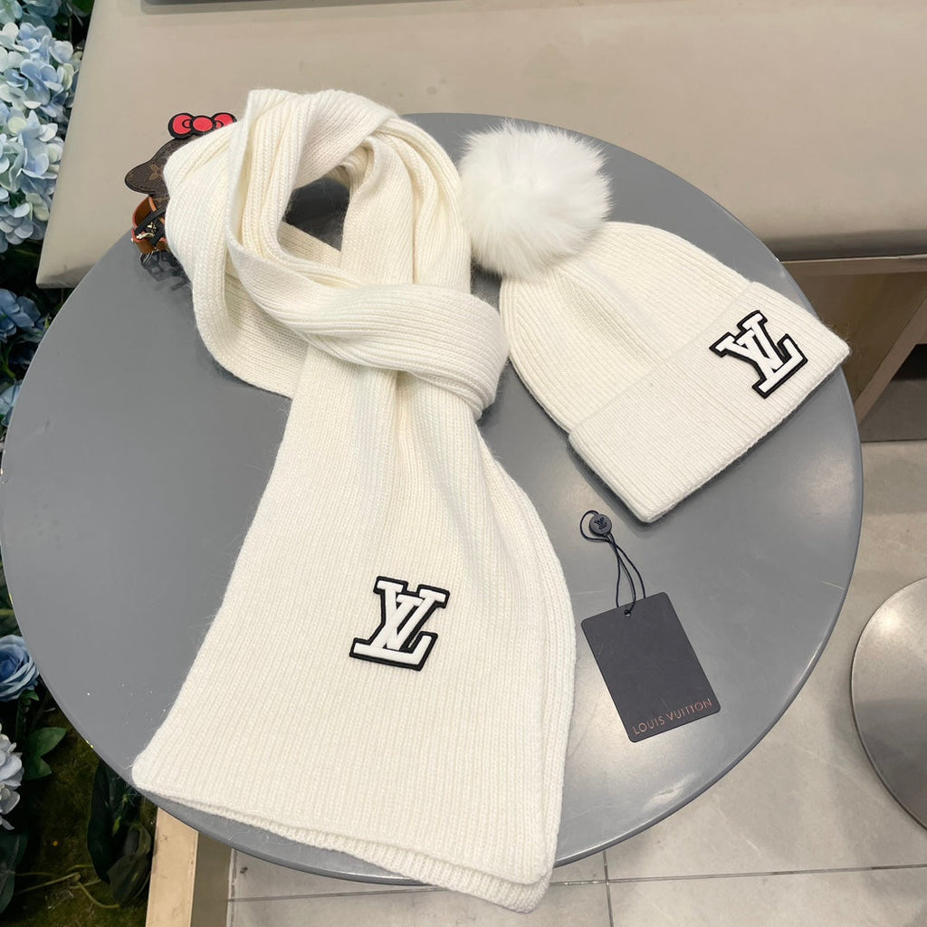 LOUIS VUITTON SET SCARF AND HAT IN WHITE WOOL AND FOX FUR 414791