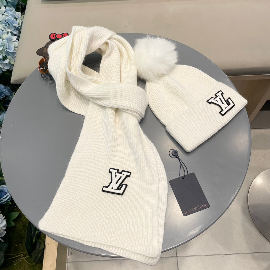 LOUIS VUITTON SET SCARF AND HAT IN WHITE WOOL AND FOX FUR 414791
