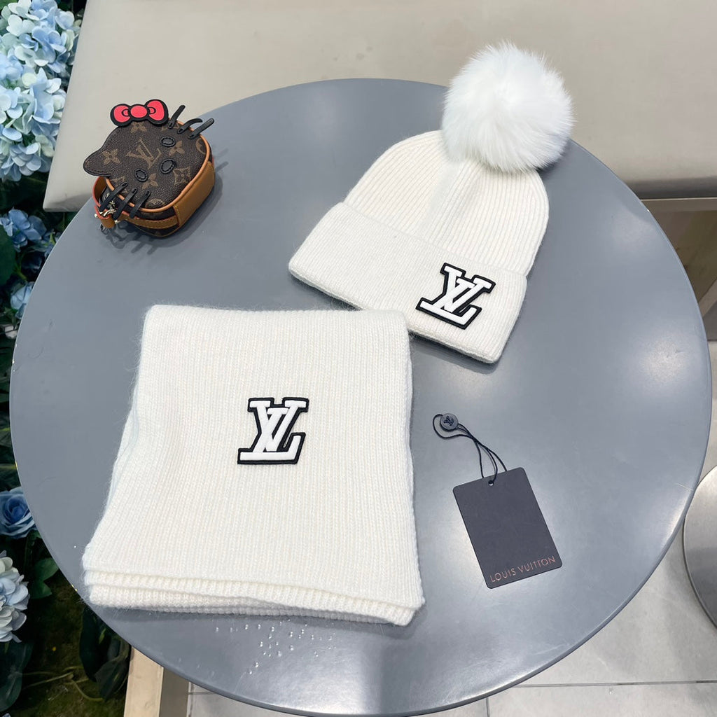 LOUIS VUITTON SET SCARF AND HAT IN WHITE WOOL AND FOX FUR 414791