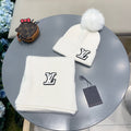 LOUIS VUITTON SET SCARF AND HAT IN WHITE WOOL AND FOX FUR 414791