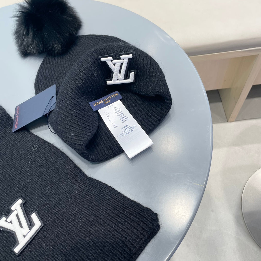 LOUIS VUITTON SET SCARF AND HAT IN BLACK WOOL AND FOX FUR 414772