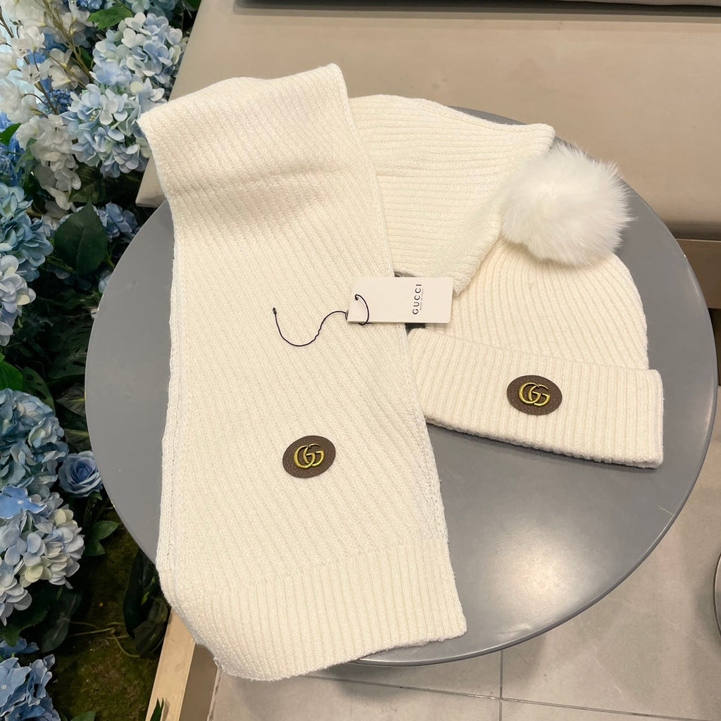 GUCCI SET SCARF AND HAT IN WHITE WOOL 414780