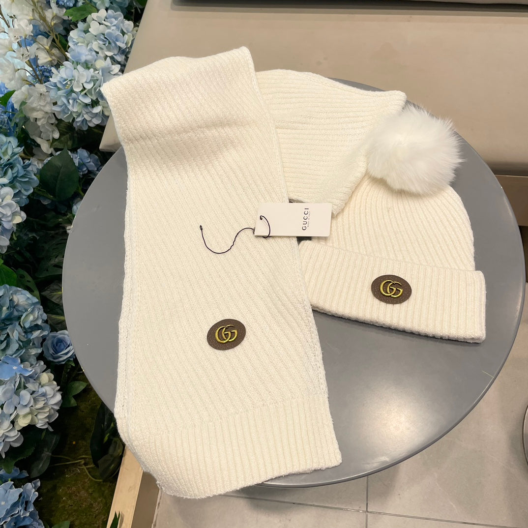 GUCCI SET SCARF AND HAT IN WHITE WOOL 414780