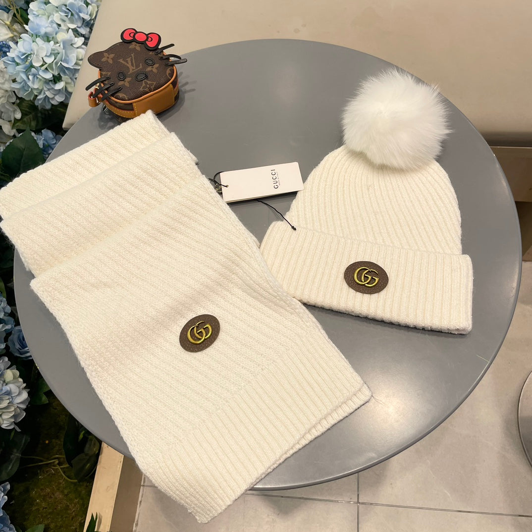 GUCCI SET SCARF AND HAT IN WHITE WOOL 414780