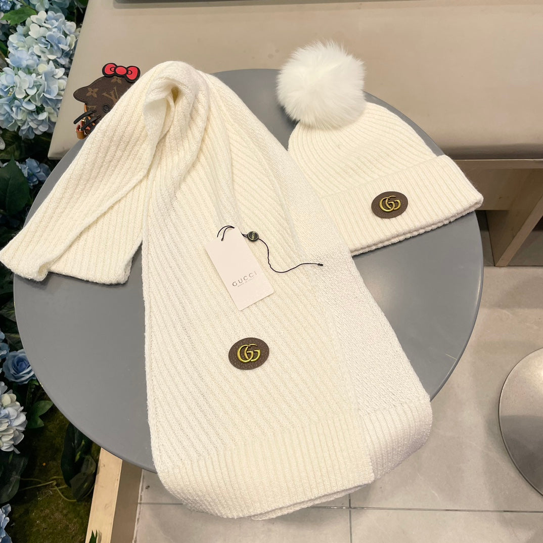 GUCCI SET SCARF AND HAT IN WHITE WOOL 414780
