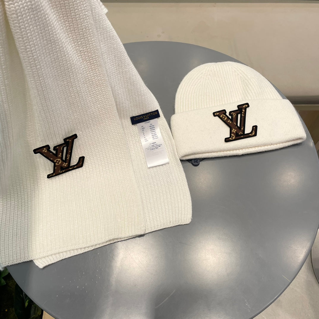 LOUIS VUITTON SET CLASSIC SCARF AND HAT IN WHITE WOOL 414786