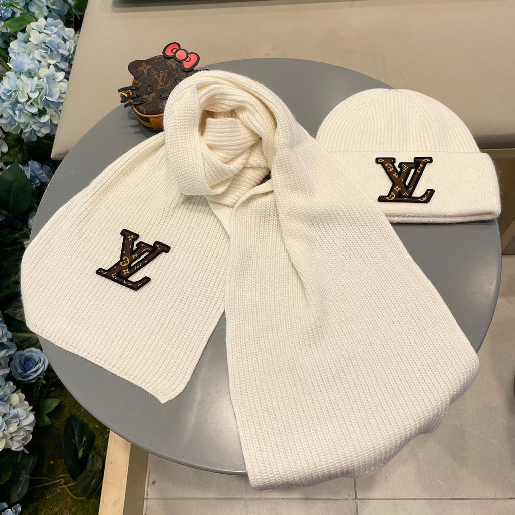 LOUIS VUITTON SET CLASSIC SCARF AND HAT IN WHITE WOOL 414786
