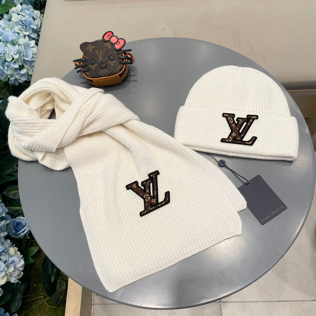 LOUIS VUITTON SET CLASSIC SCARF AND HAT IN WHITE WOOL 414786