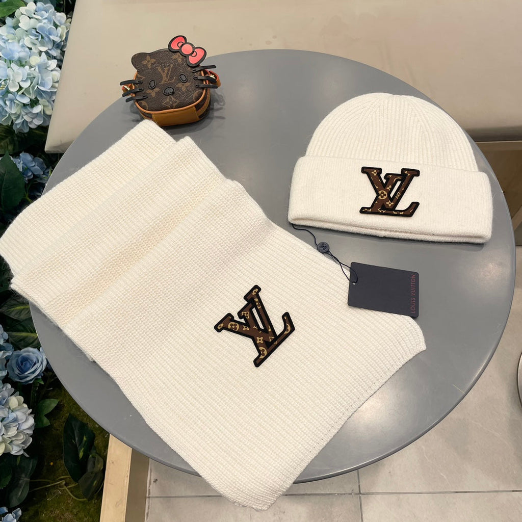 LOUIS VUITTON SET CLASSIC SCARF AND HAT IN WHITE WOOL 414786