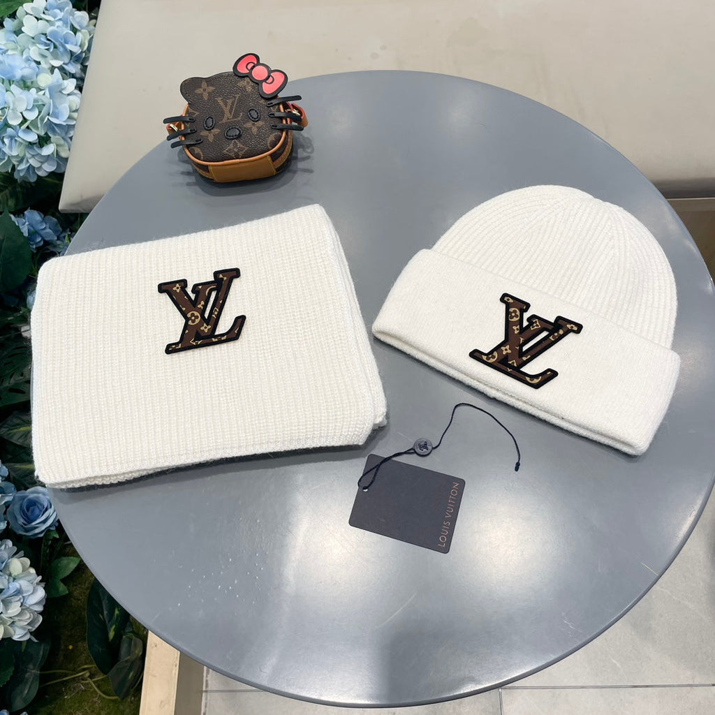 LOUIS VUITTON SET CLASSIC SCARF AND HAT IN WHITE WOOL 414786