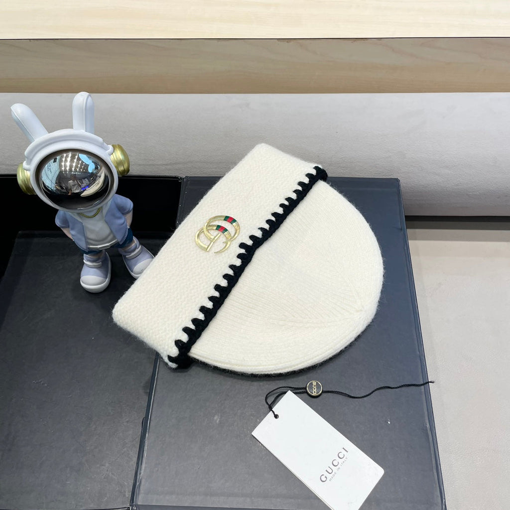 GUCCI BEANIE HAT IN WHITE WOOL 416412