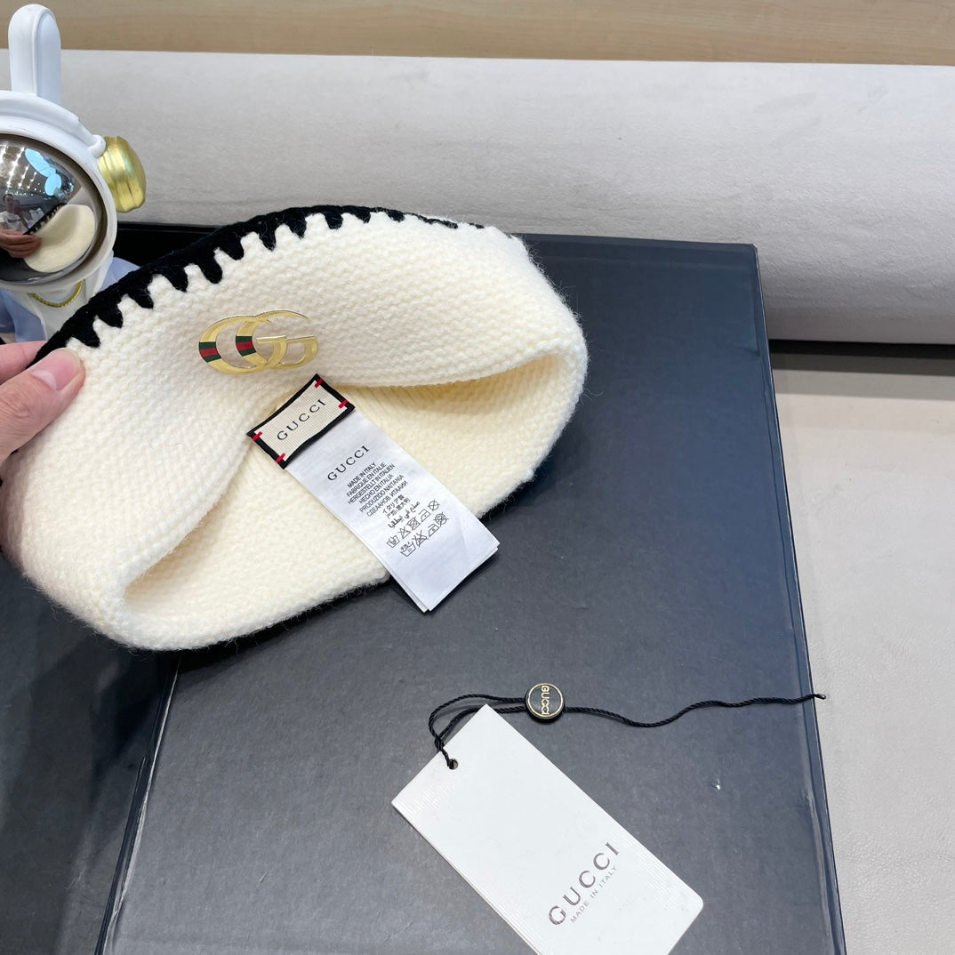 GUCCI BEANIE HAT IN WHITE WOOL 416412