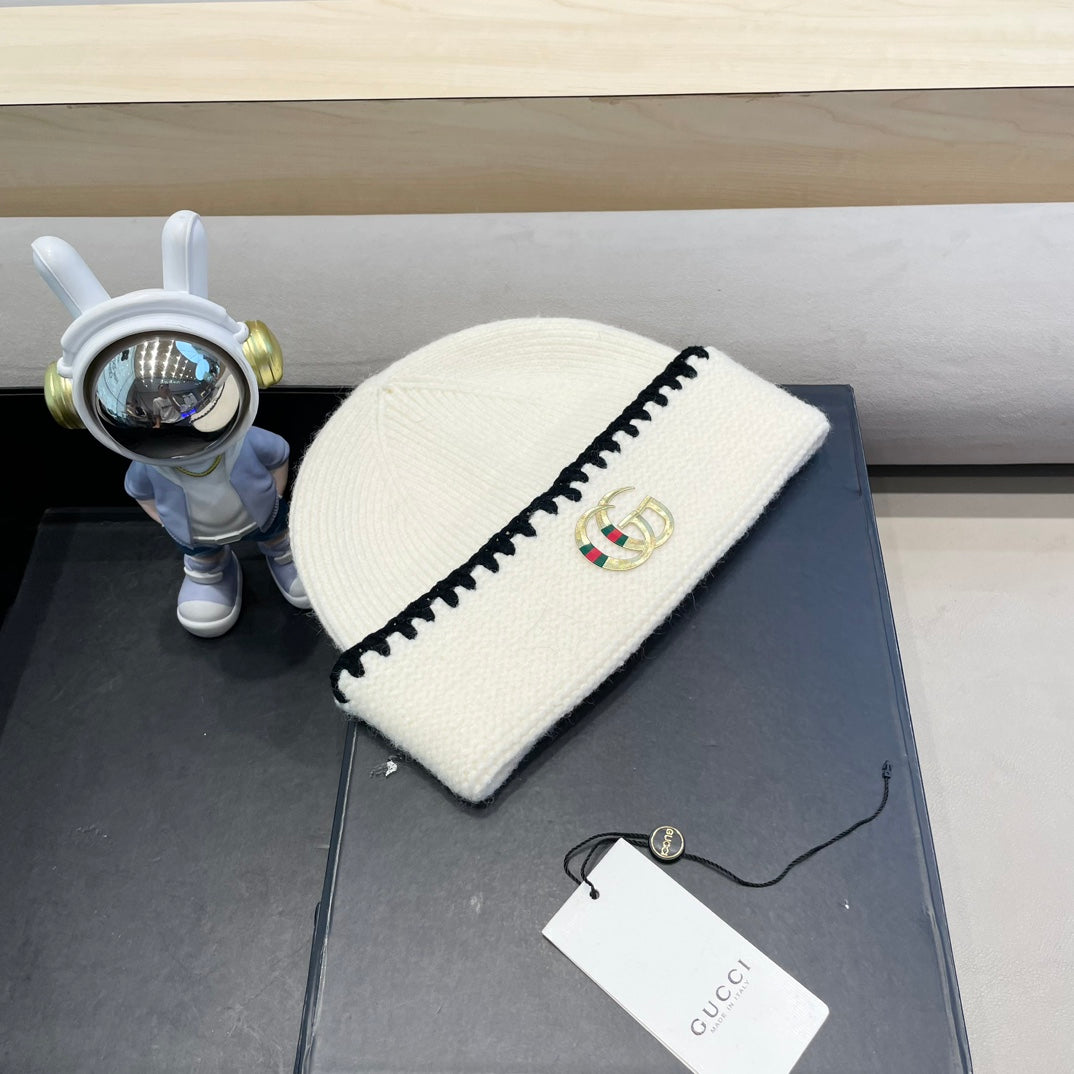 GUCCI BEANIE HAT IN WHITE WOOL 416412