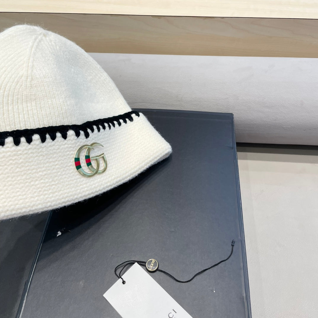 GUCCI BEANIE HAT IN WHITE WOOL 416412