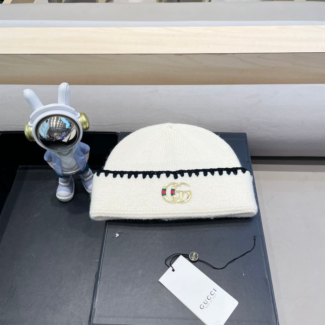 GUCCI BEANIE HAT IN WHITE WOOL 416412