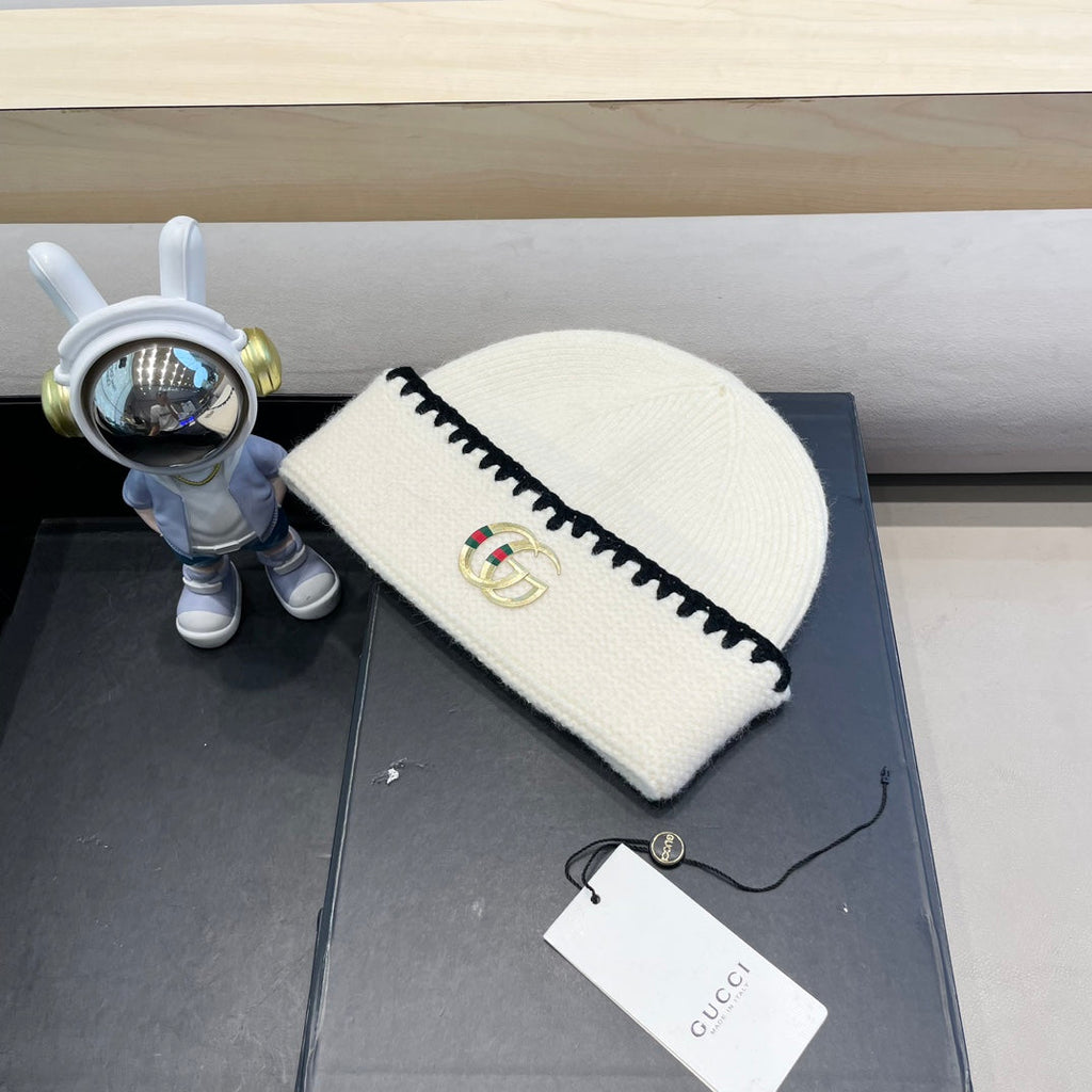 GUCCI BEANIE HAT IN WHITE WOOL 416412