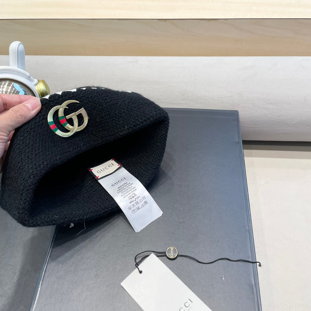 GUCCI BEANIE HAT IN BLACK WOOL 416413