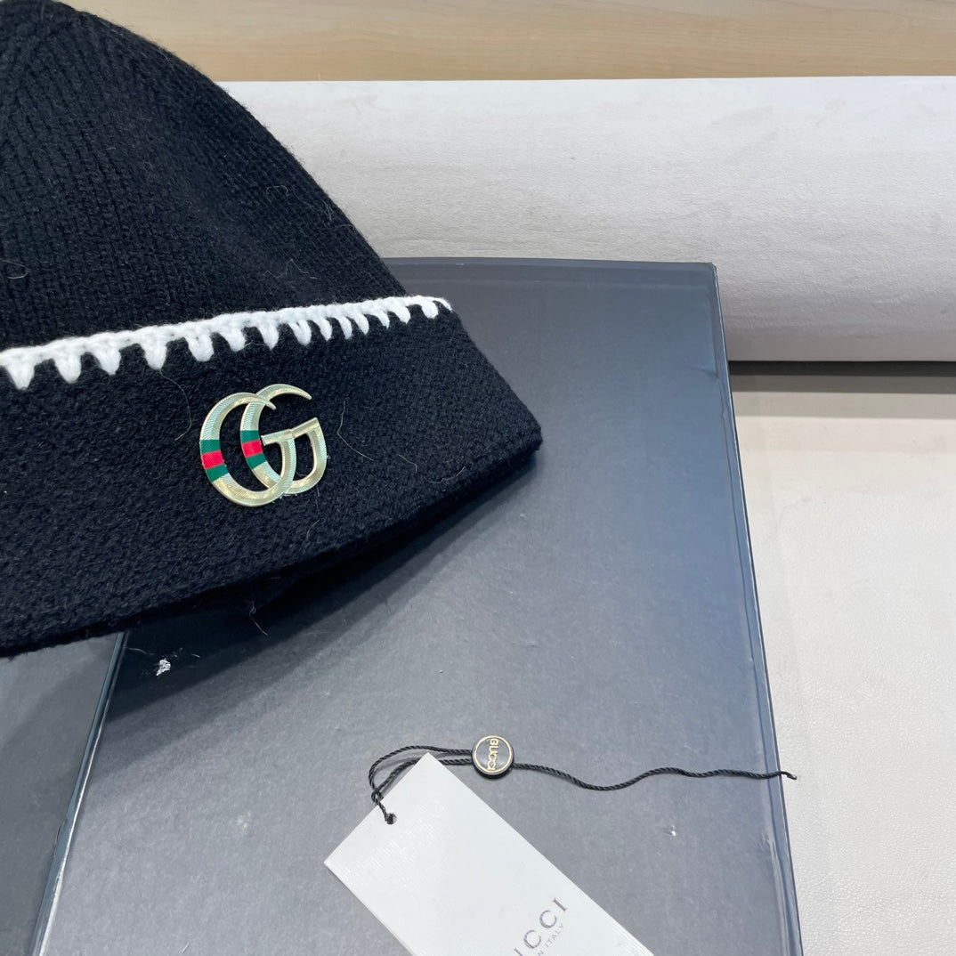 GUCCI BEANIE HAT IN BLACK WOOL 416413