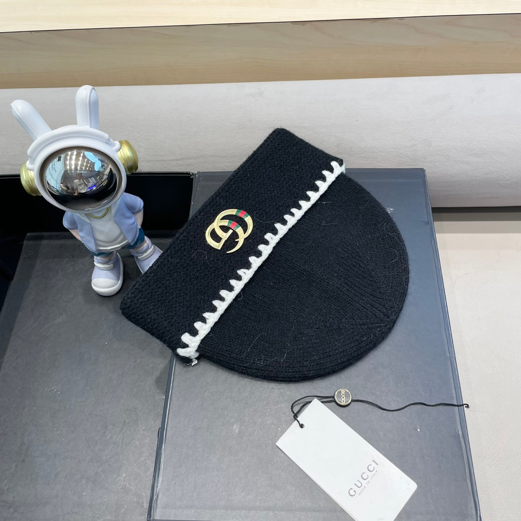 GUCCI BEANIE HAT IN BLACK WOOL 416413