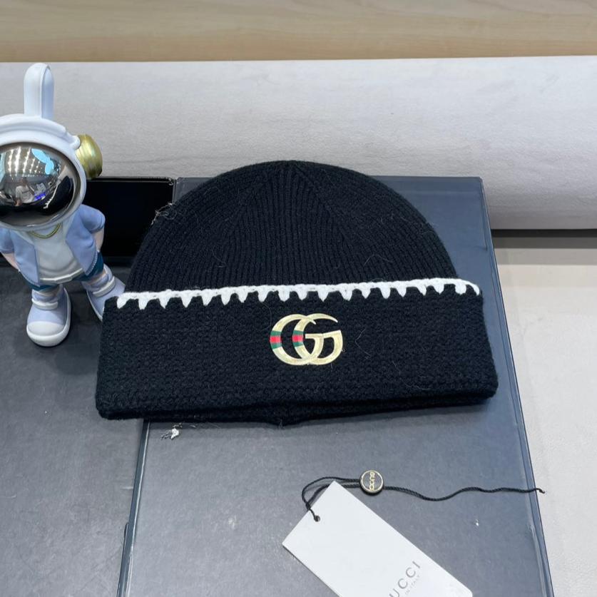 GUCCI BEANIE HAT IN BLACK WOOL 416413