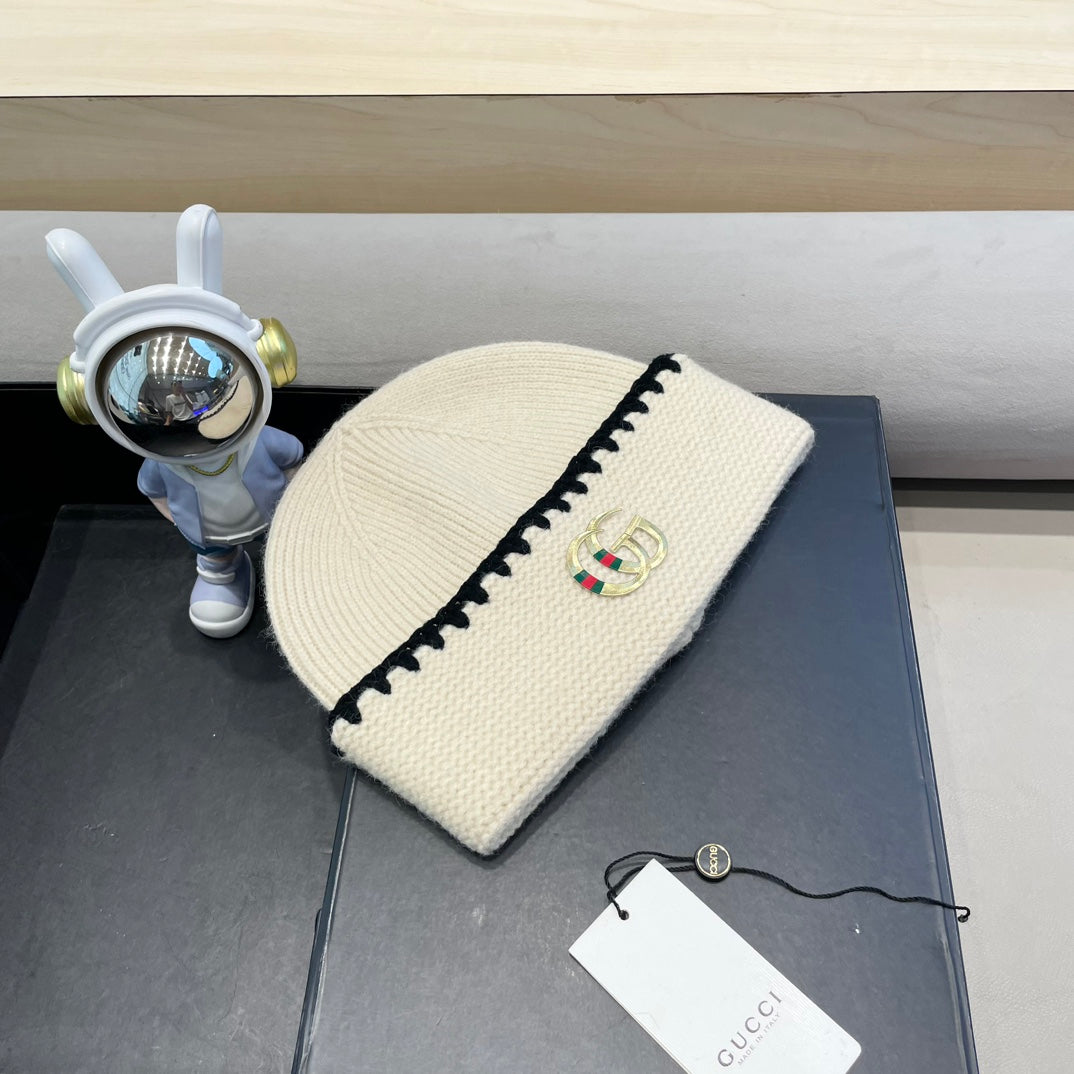 GUCCI BEANIE HAT IN BEIGE WOOL 416415