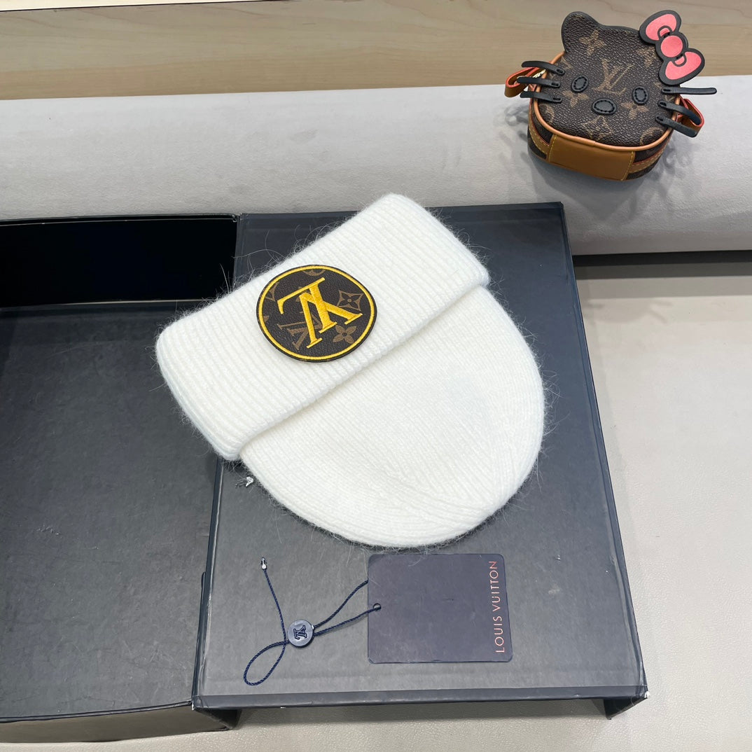 LOUIS VUITTON KNITTED BEANIE HAT IN WHITE WOOL AND RABBIT FUR 417753