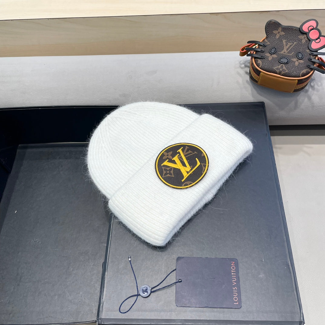 LOUIS VUITTON KNITTED BEANIE HAT IN WHITE WOOL AND RABBIT FUR 417753