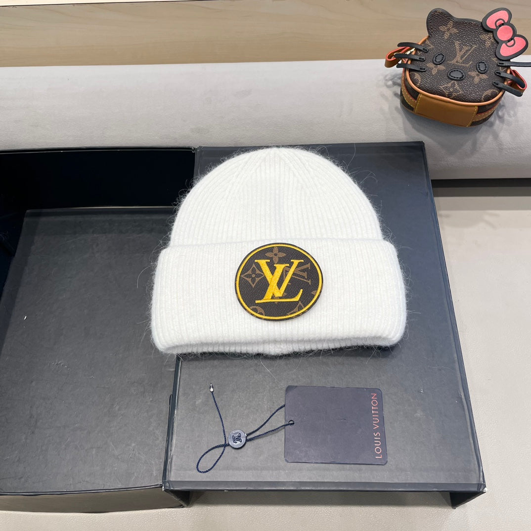 LOUIS VUITTON KNITTED BEANIE HAT IN WHITE WOOL AND RABBIT FUR 417753