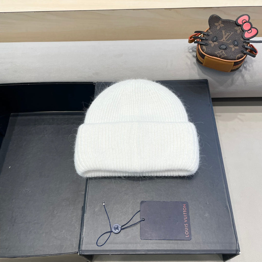 LOUIS VUITTON KNITTED BEANIE HAT IN WHITE WOOL AND RABBIT FUR 417753