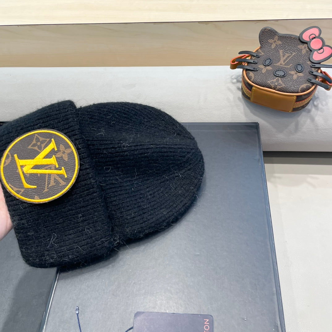 LOUIS VUITTON KNITTED BEANIE HAT IN BLACK WOOL AND RABBIT FUR 417754