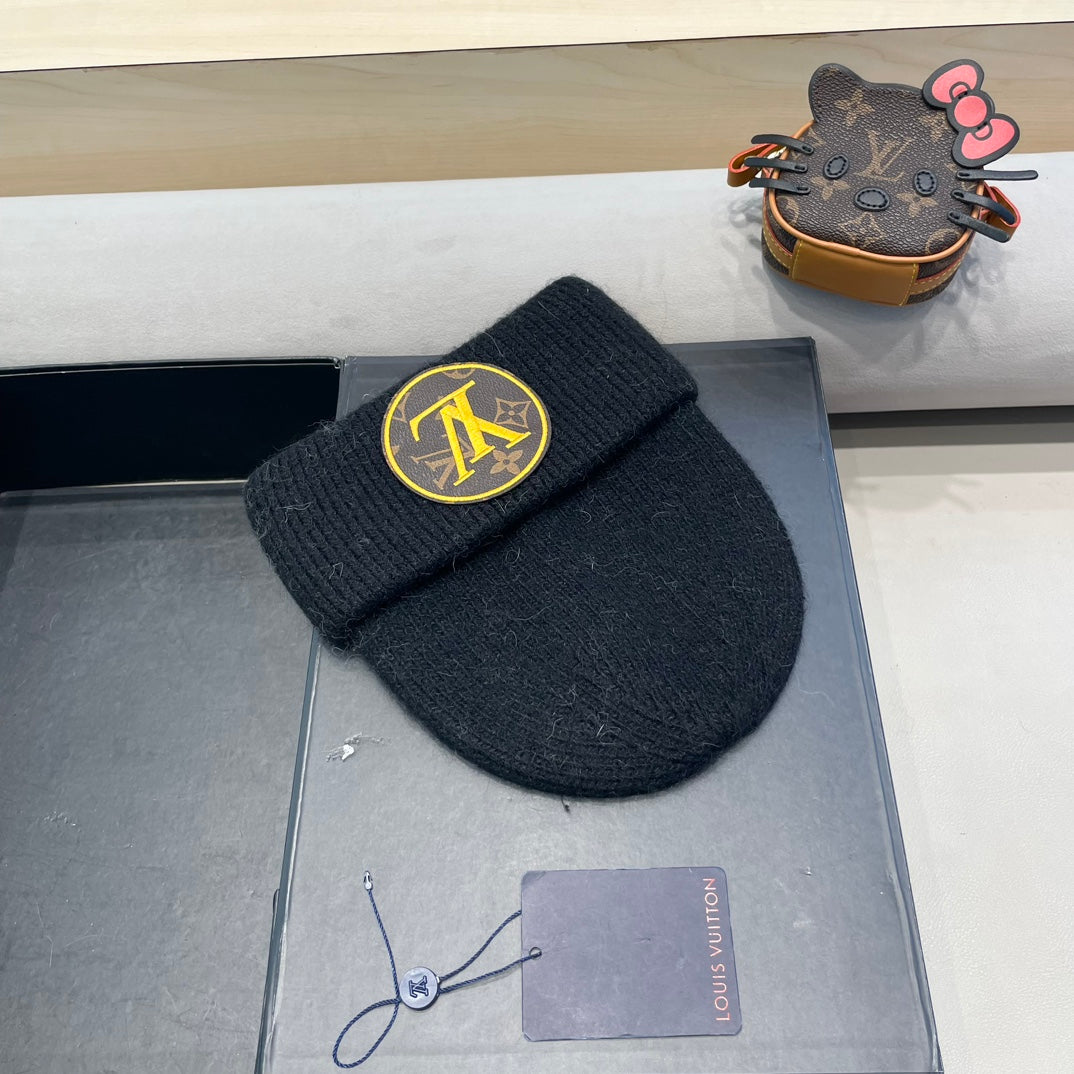 LOUIS VUITTON KNITTED BEANIE HAT IN BLACK WOOL AND RABBIT FUR 417754