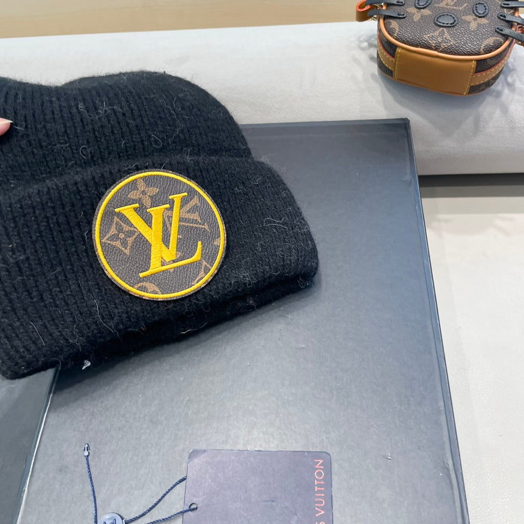 LOUIS VUITTON KNITTED BEANIE HAT IN BLACK WOOL AND RABBIT FUR 417754