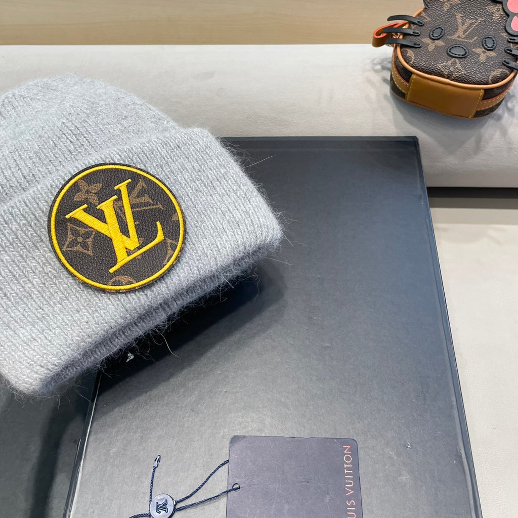 LOUIS VUITTON KNITTED BEANIE HAT IN LIGHT GRAY WOOL AND RABBIT FUR 417755