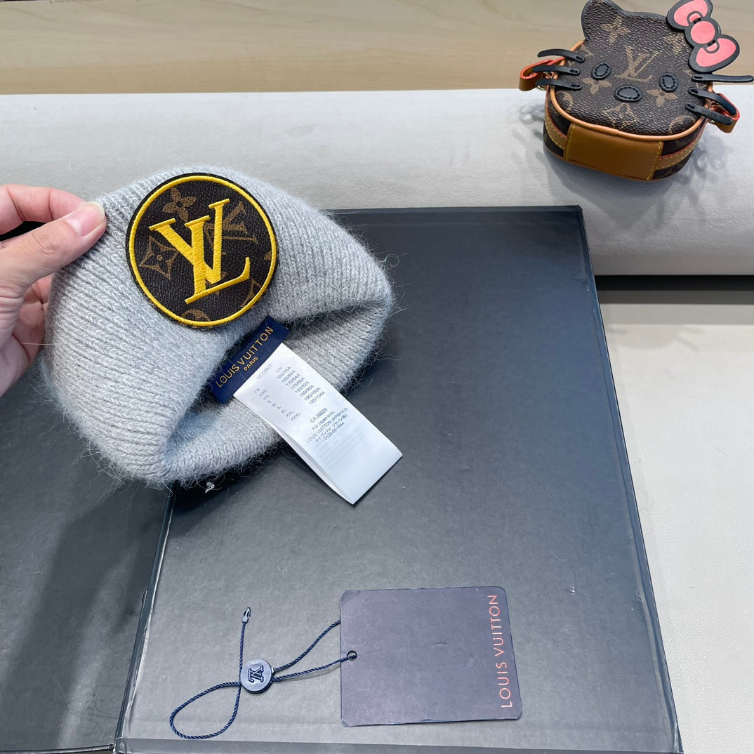 LOUIS VUITTON KNITTED BEANIE HAT IN LIGHT GRAY WOOL AND RABBIT FUR 417755