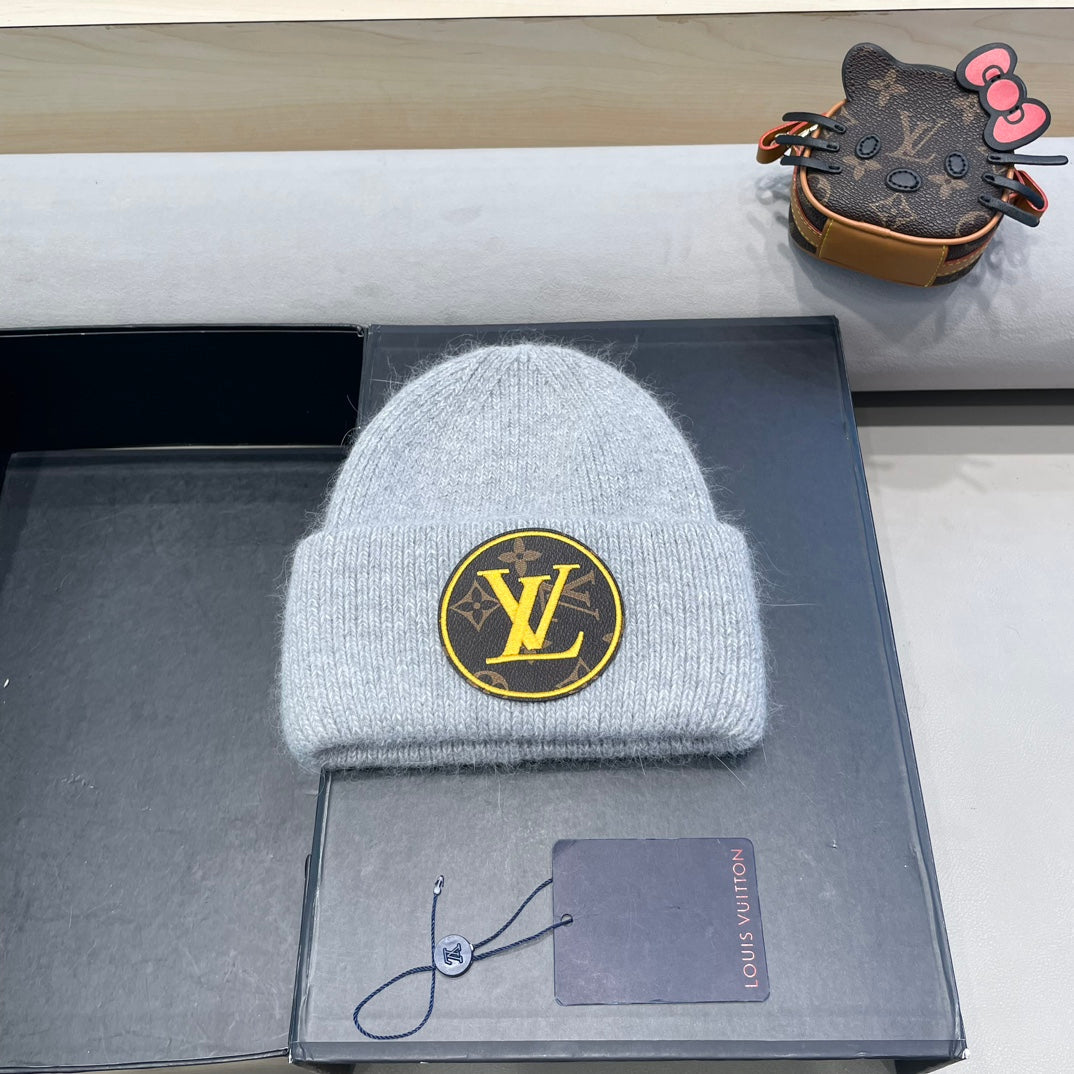 LOUIS VUITTON KNITTED BEANIE HAT IN LIGHT GRAY WOOL AND RABBIT FUR 417755