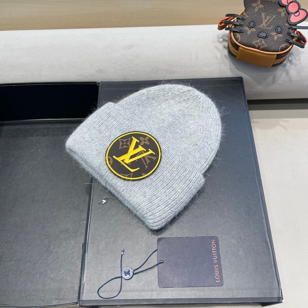 LOUIS VUITTON KNITTED BEANIE HAT IN LIGHT GRAY WOOL AND RABBIT FUR 417755