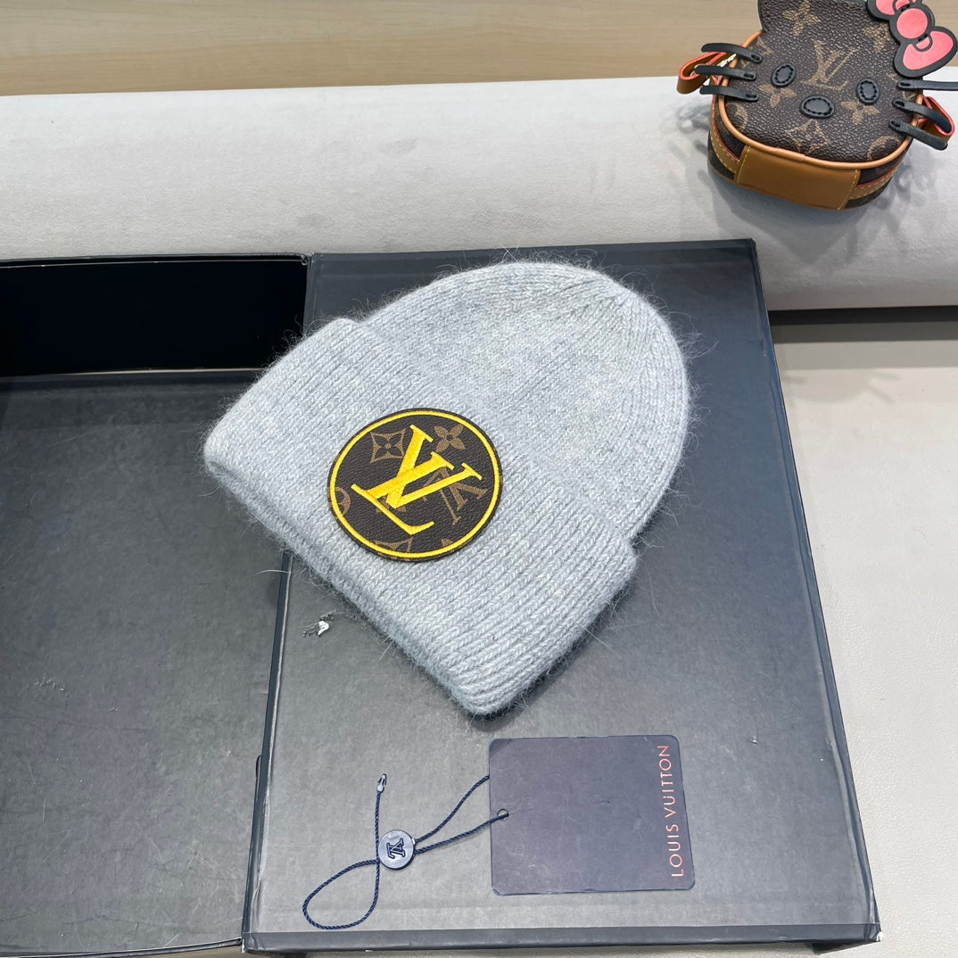 LOUIS VUITTON KNITTED BEANIE HAT IN LIGHT GRAY WOOL AND RABBIT FUR 417755
